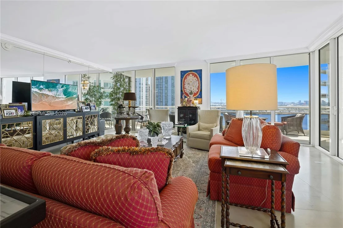 Photo of Unit 2408 at 901 Brickell Key Blvd