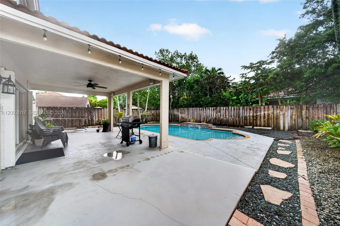 Photo of 16424 Sapphire Pl