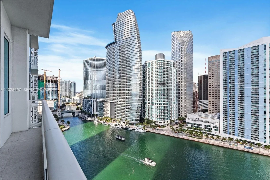 Photo of Unit 2002 at 900 Brickell Key Blvd