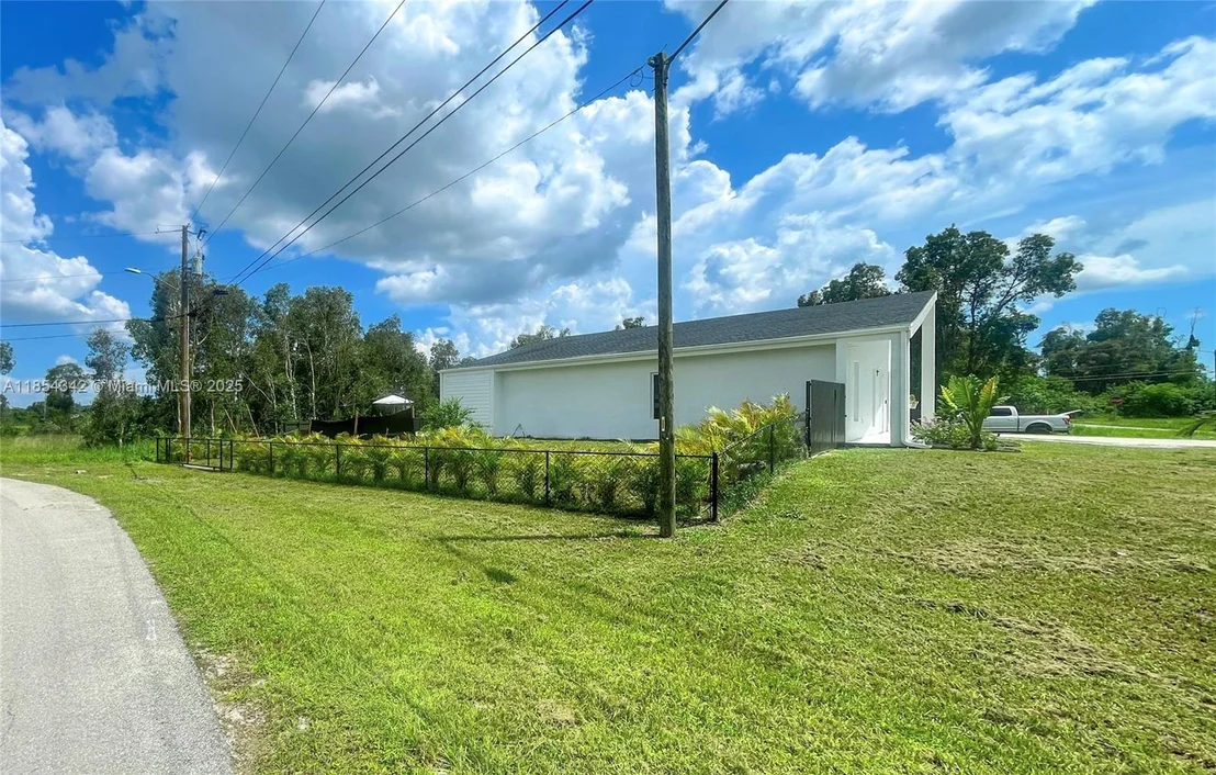 Photo of 395 Pace Avenue