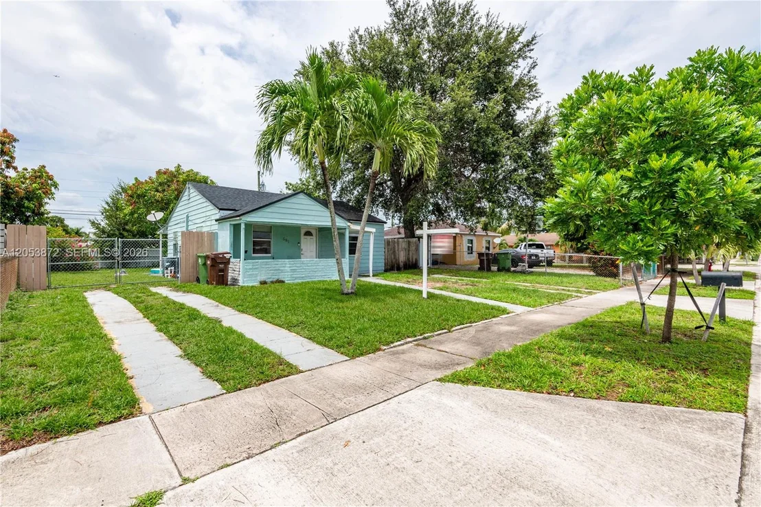 Photo of 681 NE 1st Pl