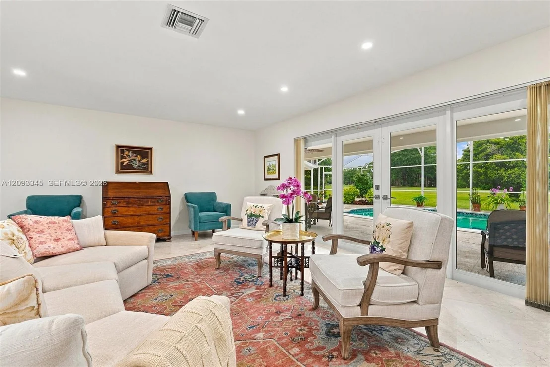 Photo of 444 Glenbrook Dr