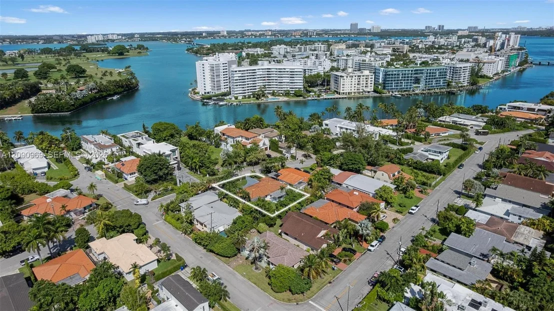 Photo of 9217 Bay Dr