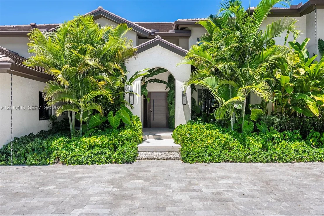 Photo of 110 Holiday Dr