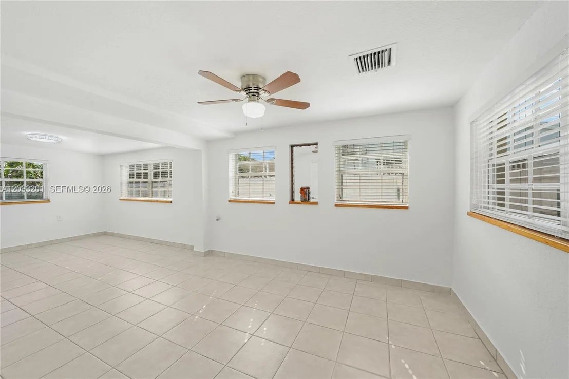 Photo of 1250 W 34th St