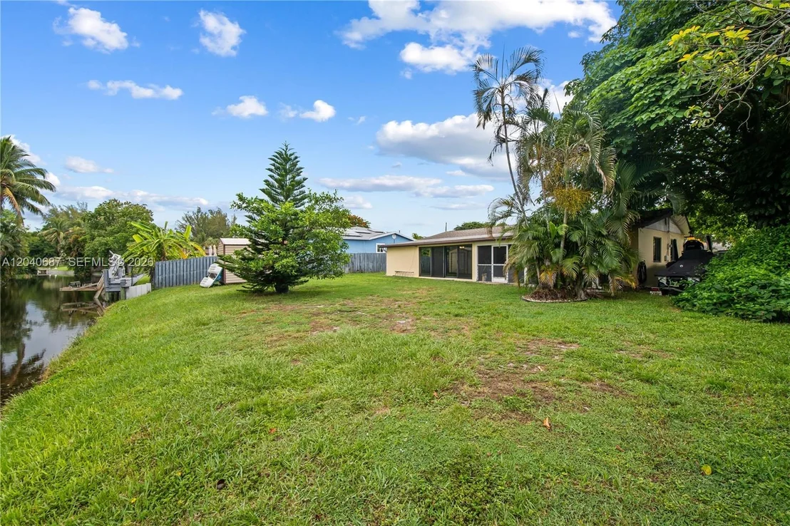 Photo of 6839 Tradewind Way