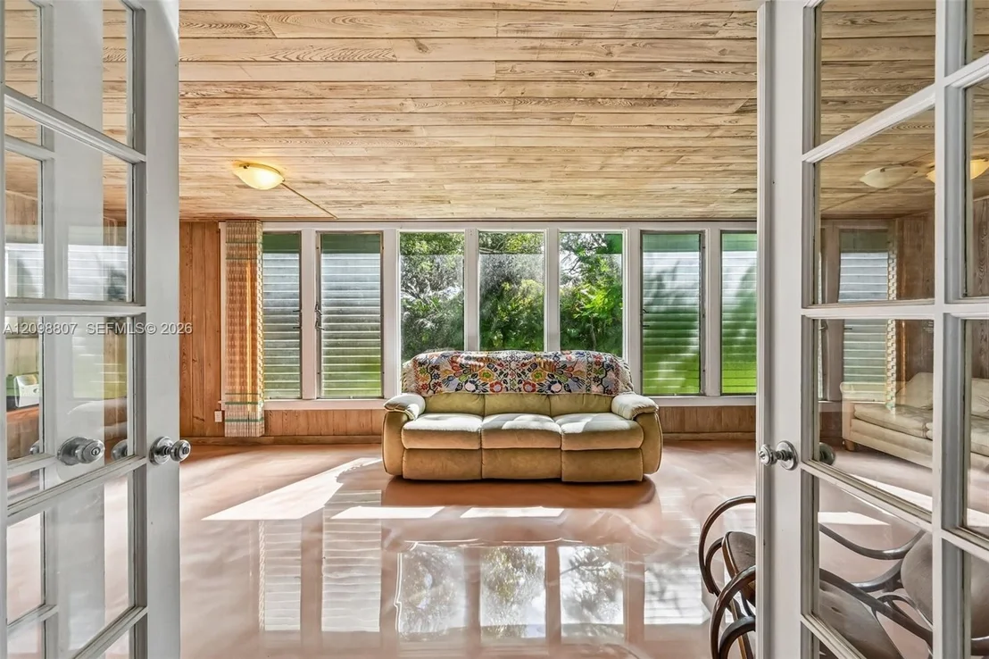 Photo of 3039 Sunrise Boulevard