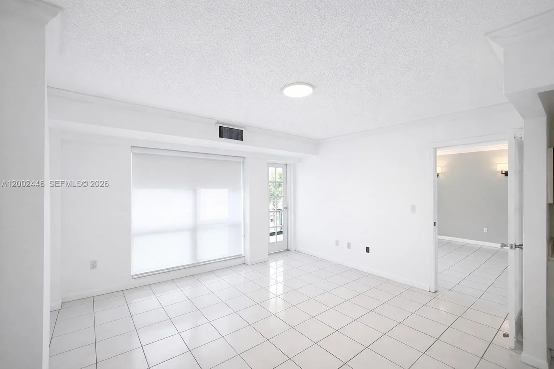 Photo of Unit 3C at 77 Crandon Blvd