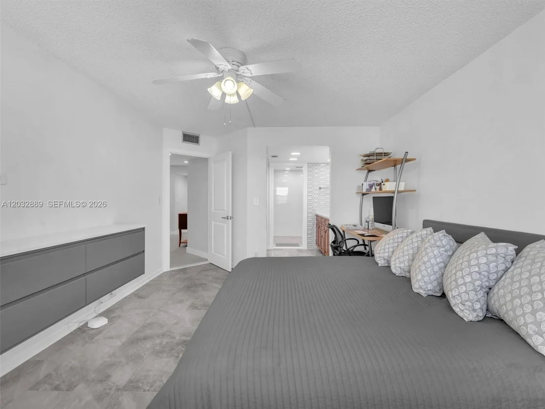 Photo of Unit F3 at 1601 ABACO DR
