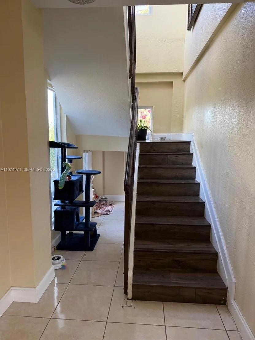 Photo of 212 Banyan Ln
