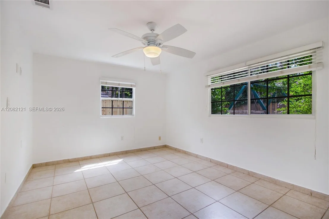Photo of 119 Harbor Dr