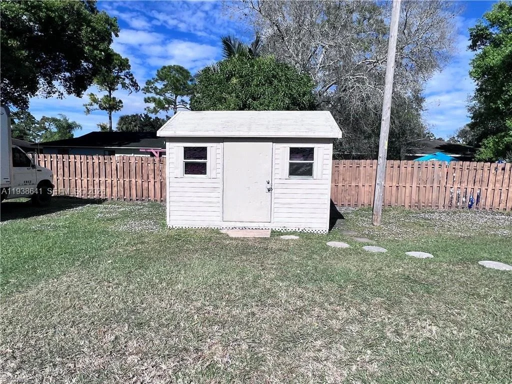 Photo of 614 6th Avenue Cir