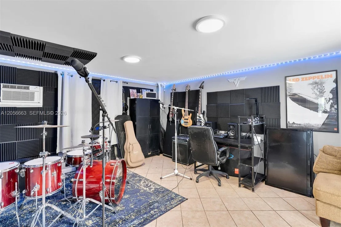 Photo of 422 Calle Limon