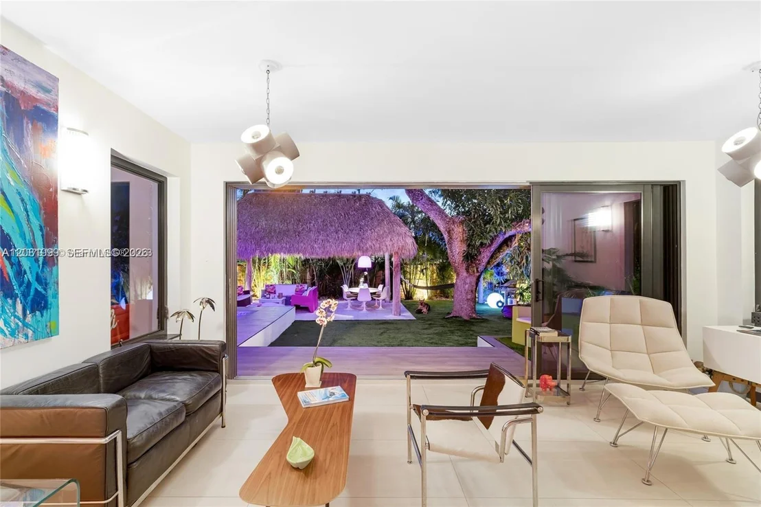 Photo of 8818 Carlyle Ave