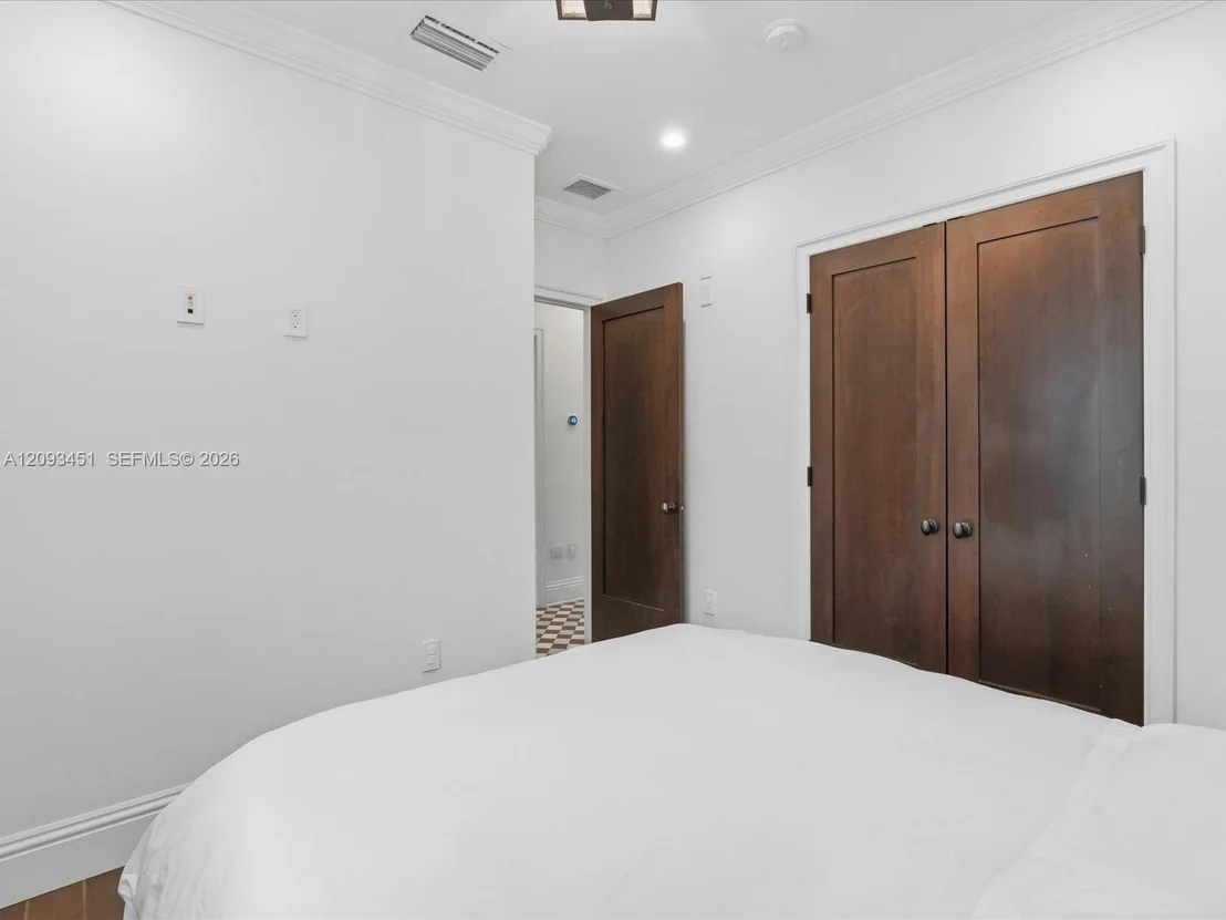 Photo of 421 Sarto Ave