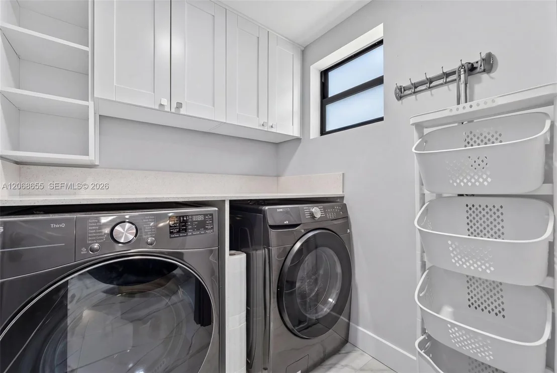 Photo of 700 W 51st Pl