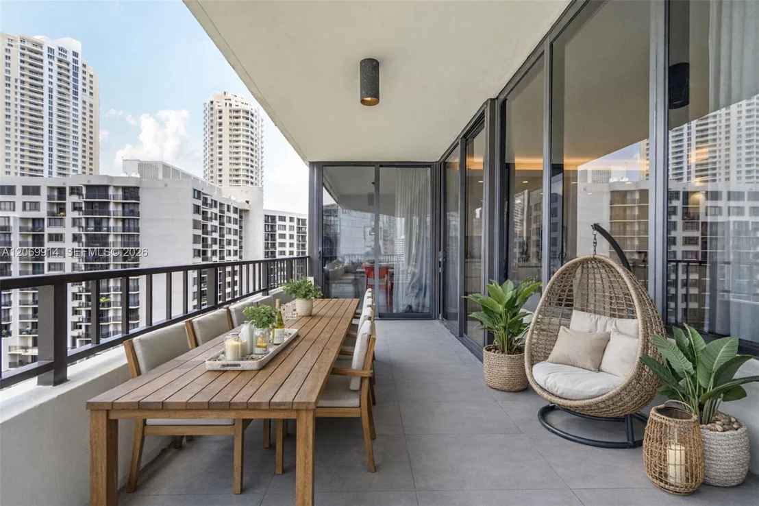 Photo of Unit A1421 at 520 Brickell Key Dr