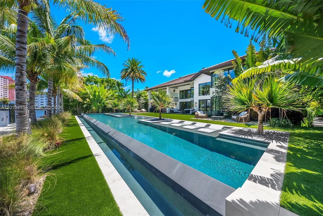 Photo of 110 Holiday Dr