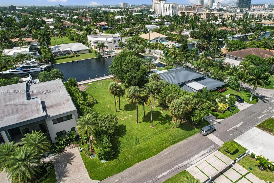 Photo of 606 Palm Dr