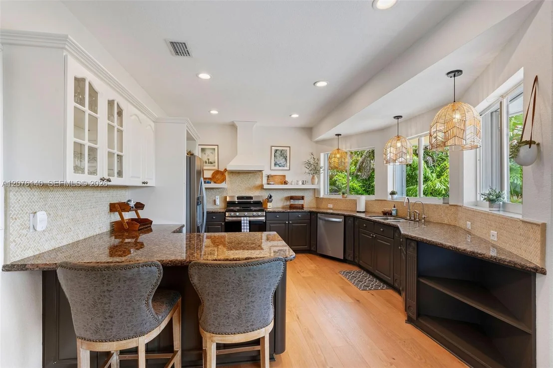Photo of 984 Shaw Dr