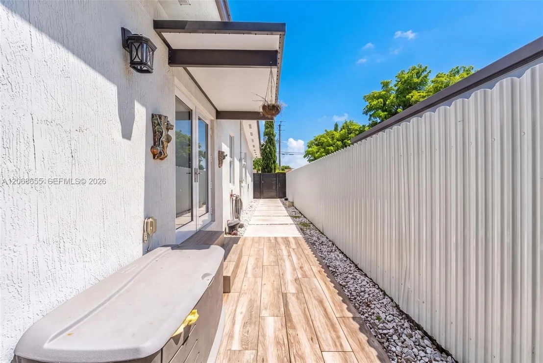 Photo of 700 W 51st Pl