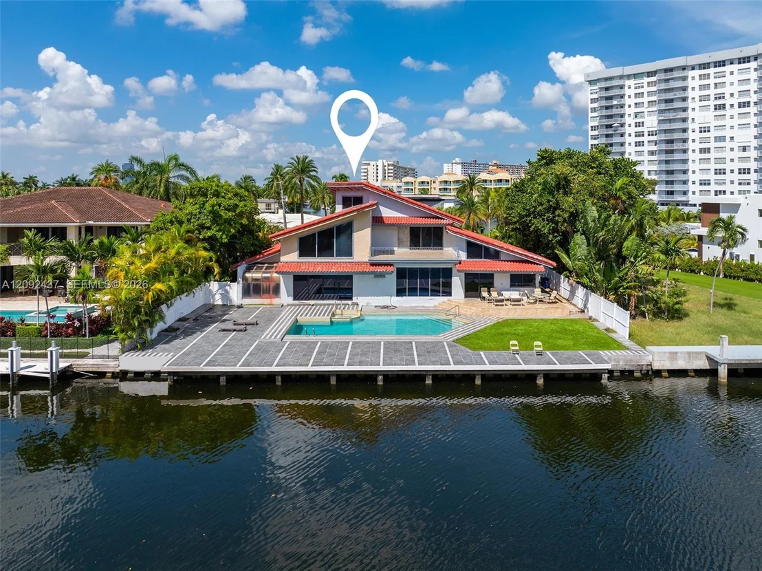 Photo of 507 Palm Dr
