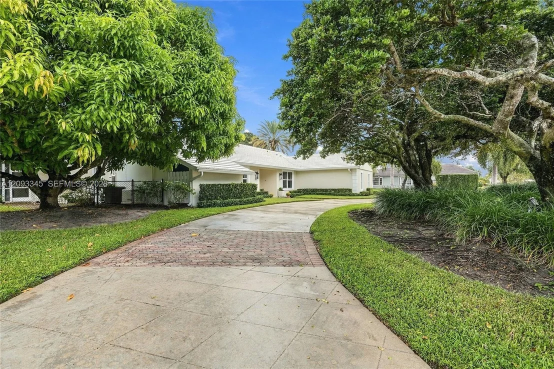 Photo of 444 Glenbrook Dr