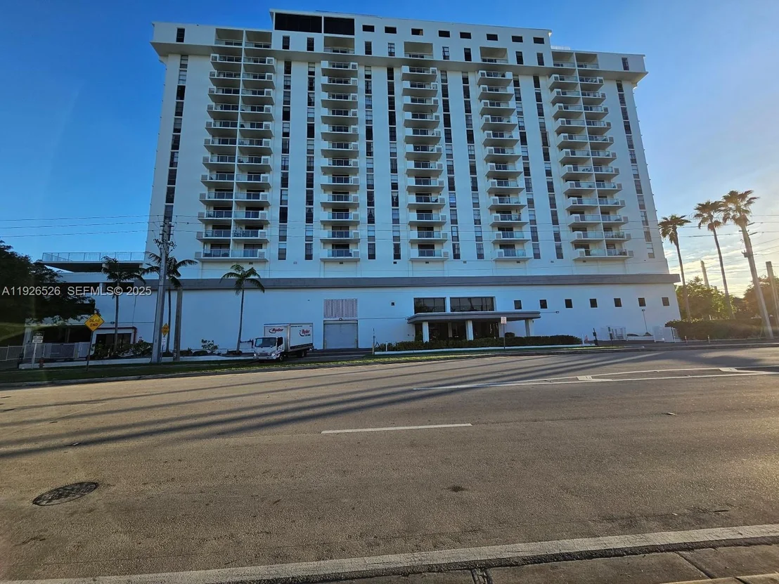 Photo of Unit CU207 at 13499 Biscayne Blvd