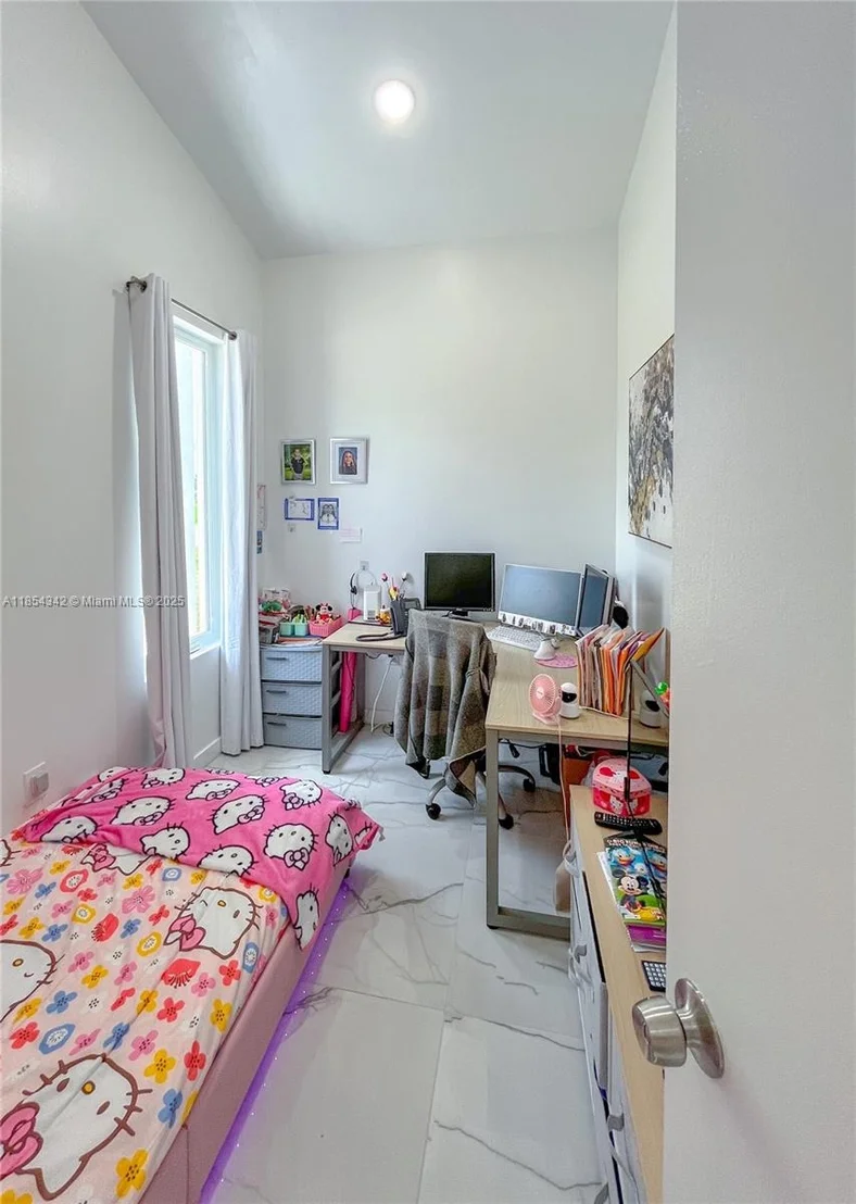 Photo of 395 Pace Avenue