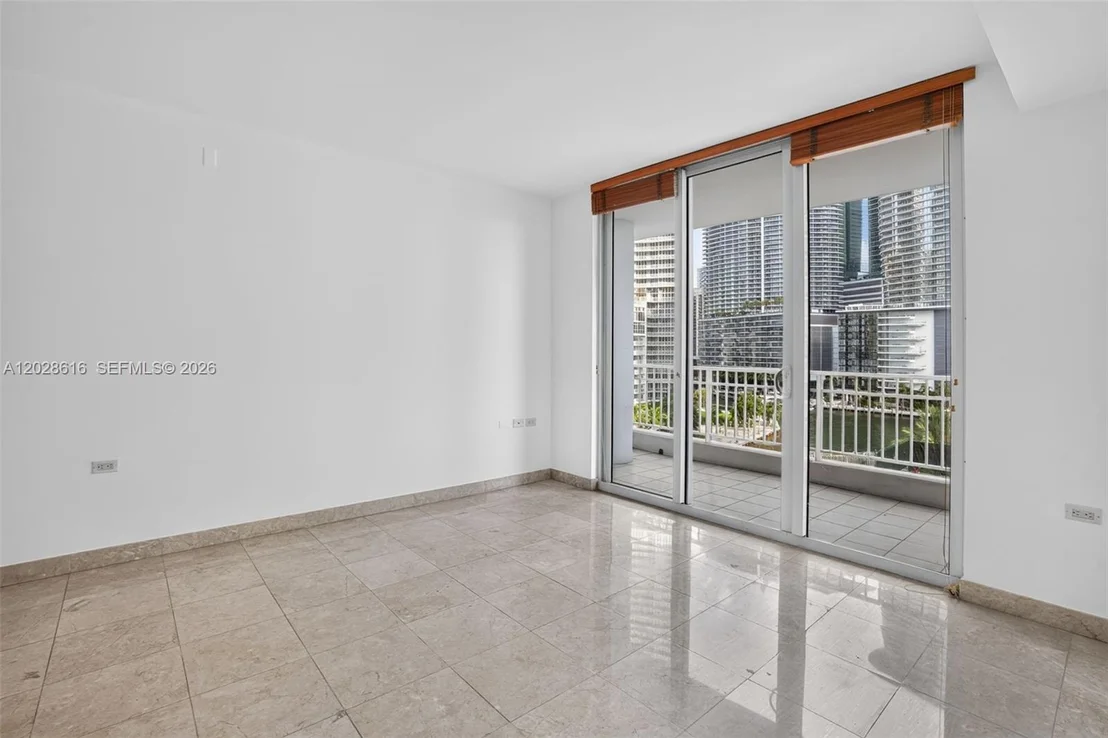Photo of Unit 906 at 801 Brickell Key Blvd