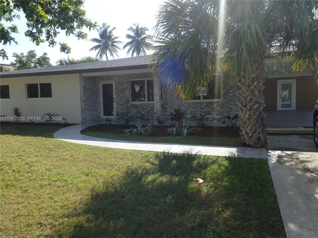 Photo of 1565 Thumb Point Dr
