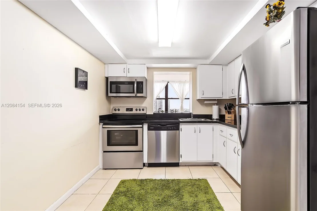 Photo of Unit 901 at 800 Parkview Dr