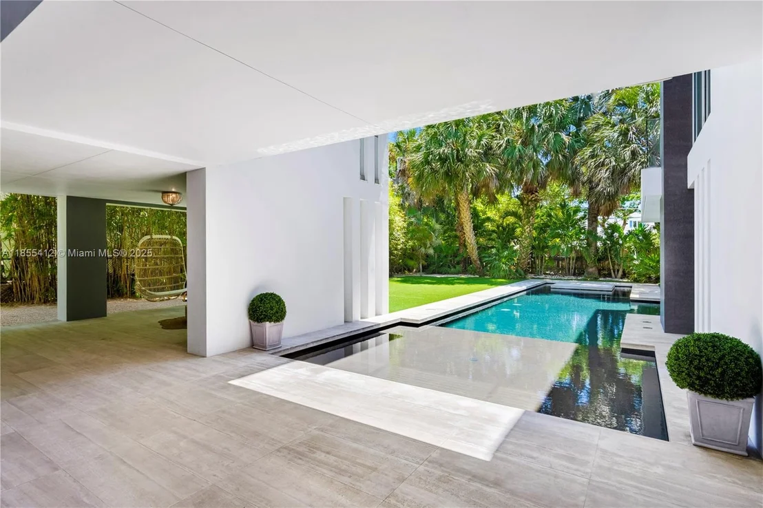 Photo of 545 SABAL PALM