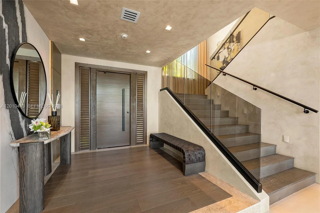 Photo of 110 Holiday Dr