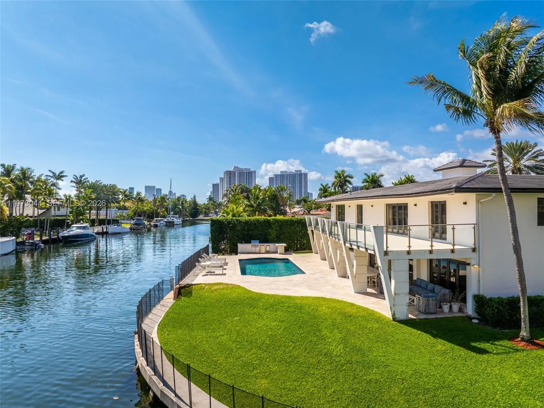Photo of 501 Hibiscus Dr