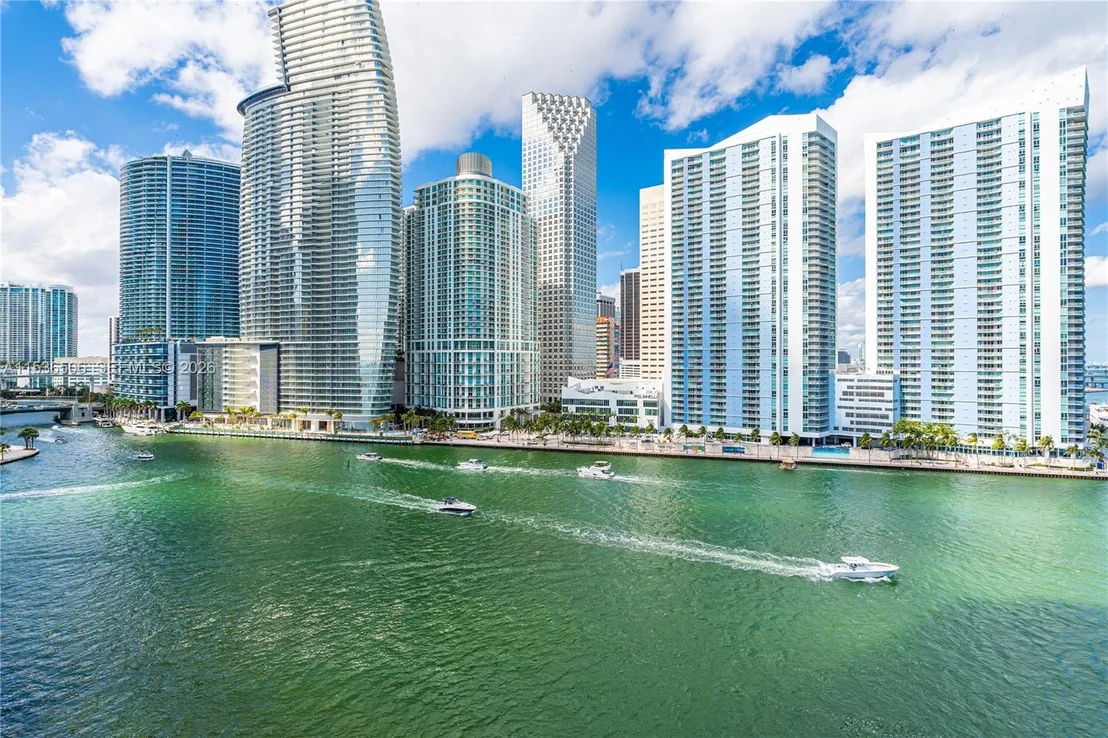 Photo of Unit 1002 at 900 Brickell Key Blvd