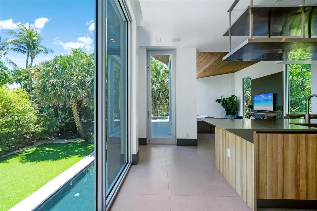 Photo of 545 SABAL PALM