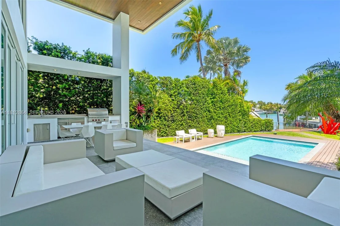 Photo of 420 Island Dr