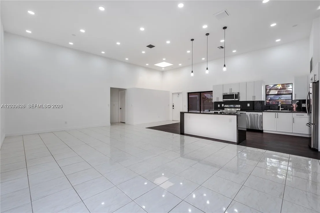 Photo of 601 Leslie Dr