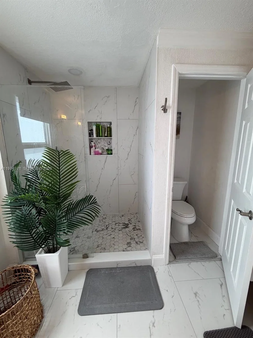 Photo of 212 Banyan Ln