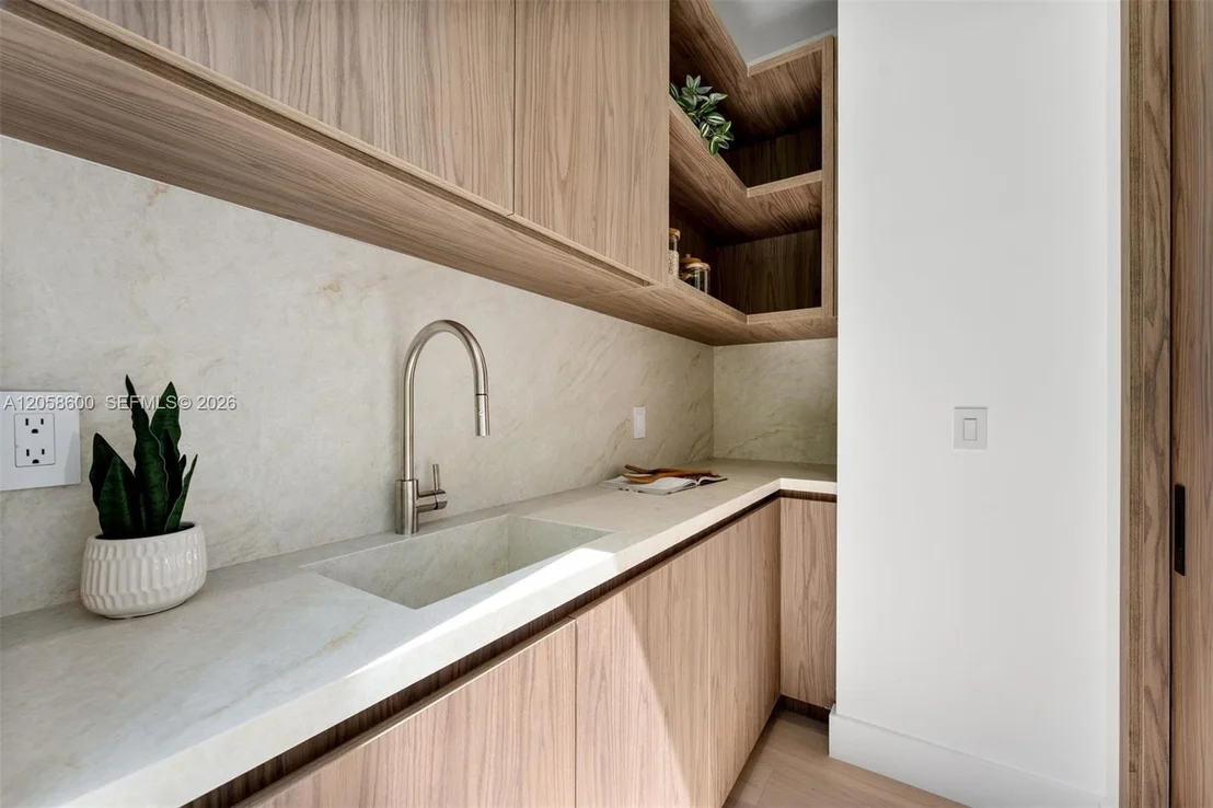 Photo of 3372 Charles Ave
