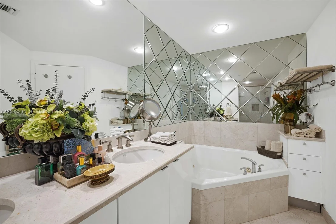 Photo of Unit 2408 at 901 Brickell Key Blvd
