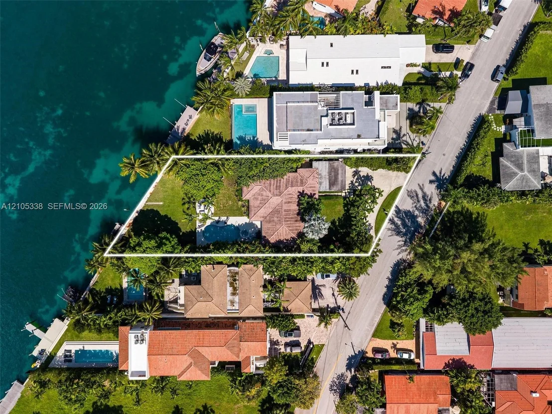 Photo of 9250 Bay Dr