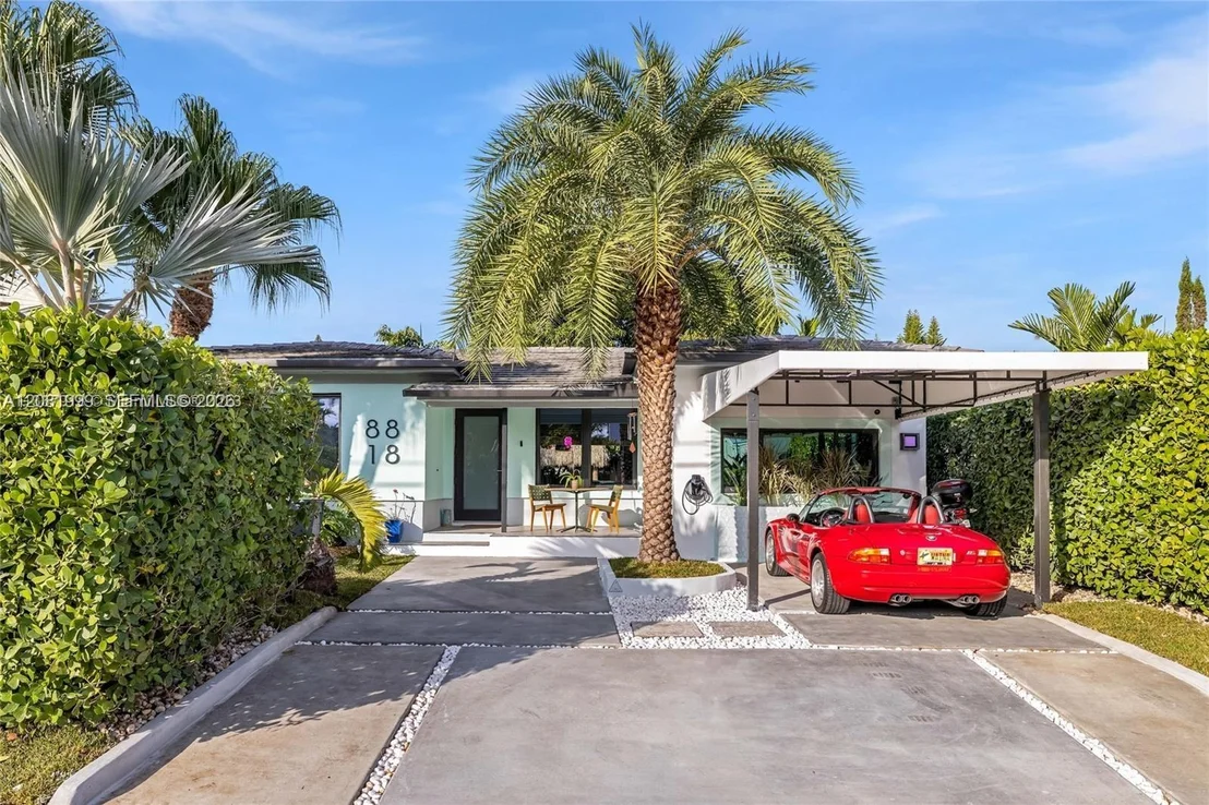 Photo of 8818 Carlyle Ave