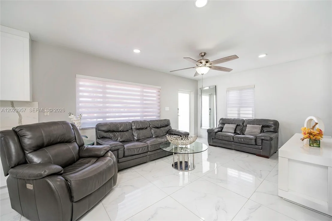 Photo of 228 W 18th St
