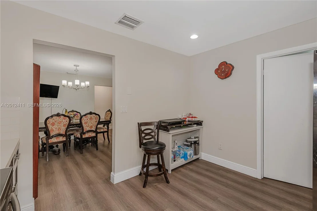 Photo of 395 W 39th Pl