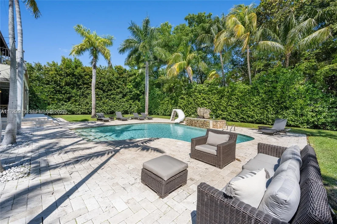 Photo of 31 Island Dr