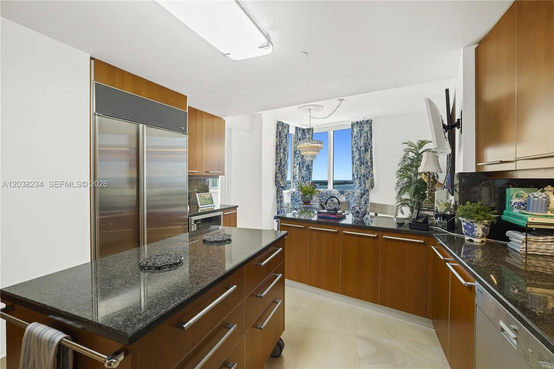 Photo of Unit 2408 at 901 Brickell Key Blvd
