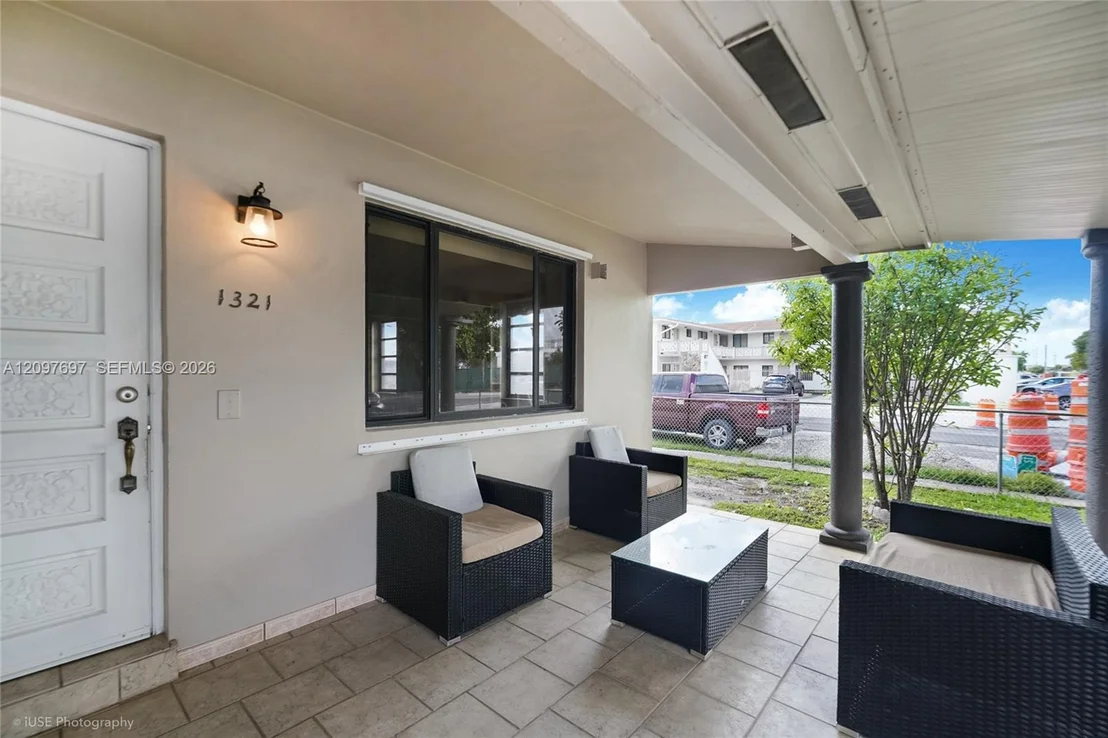 Photo of 1321 W 2nd Ave