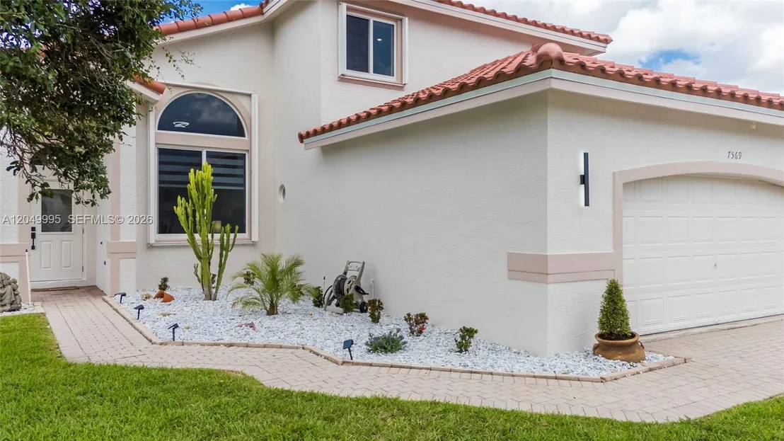 Photo of 7569 Parkside Ln